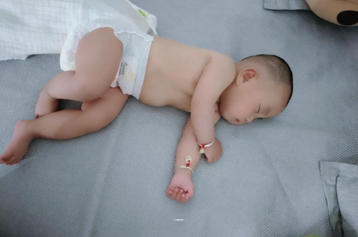 东明怀孕多久会显肚子